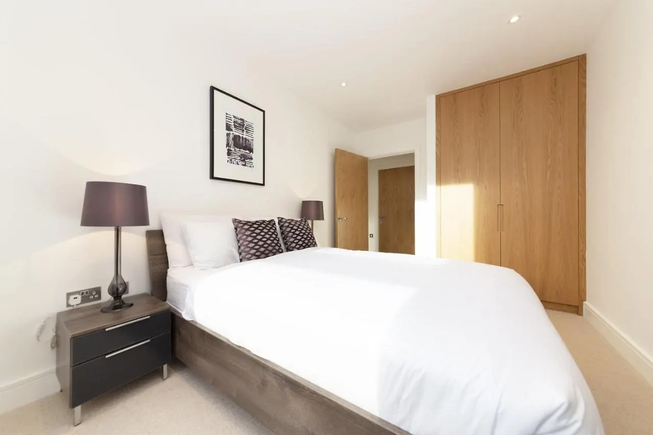 Stylish Family Sized 2 Bedroom Apartment London