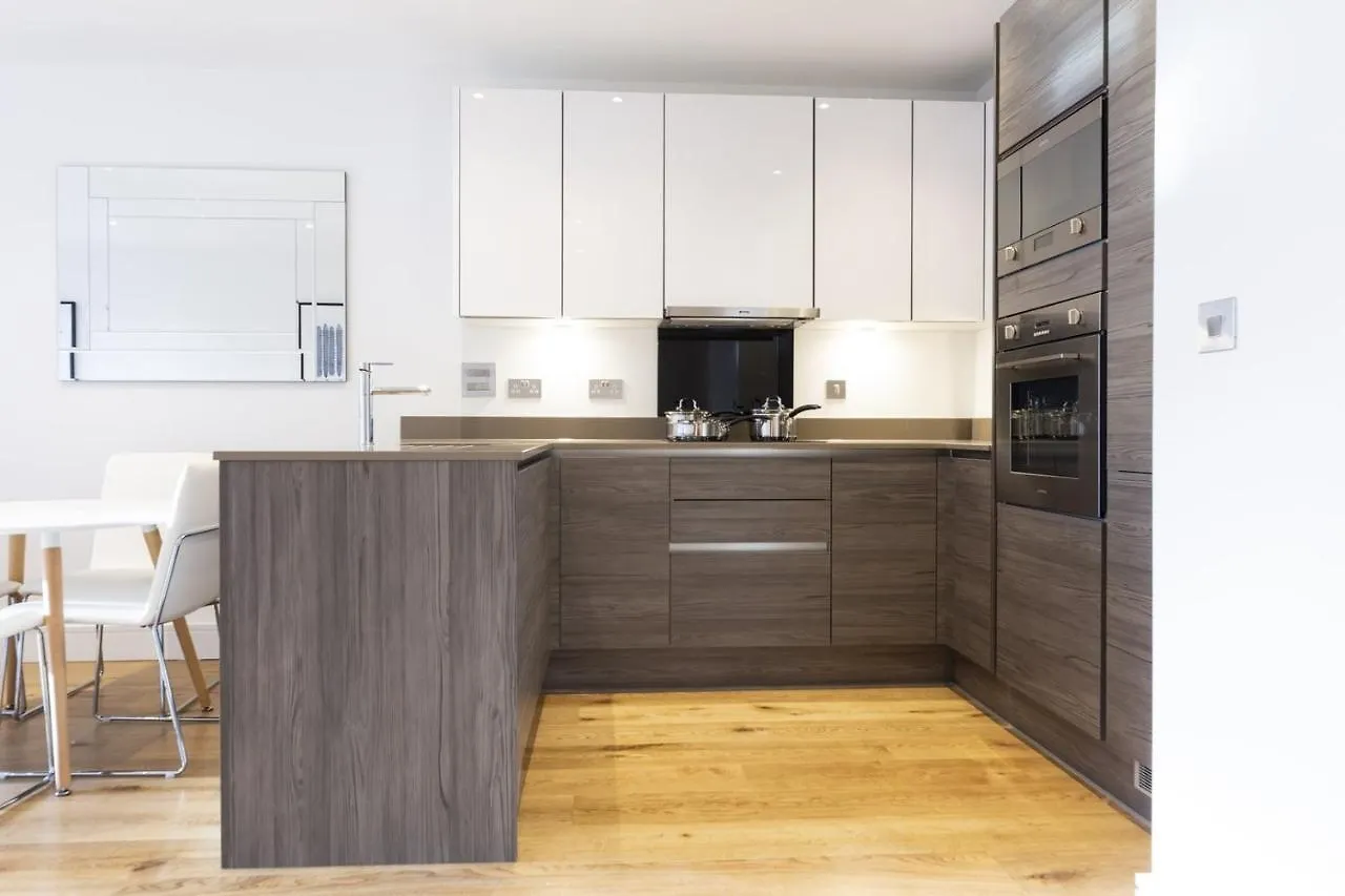 Stylish Family Sized 2 Bedroom Apartment London