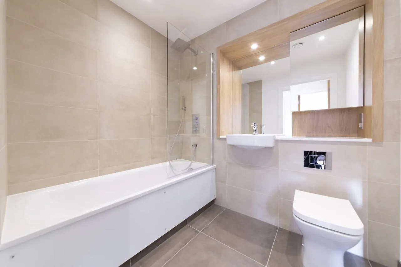 Stylish Family Sized 2 Bedroom Apartment London