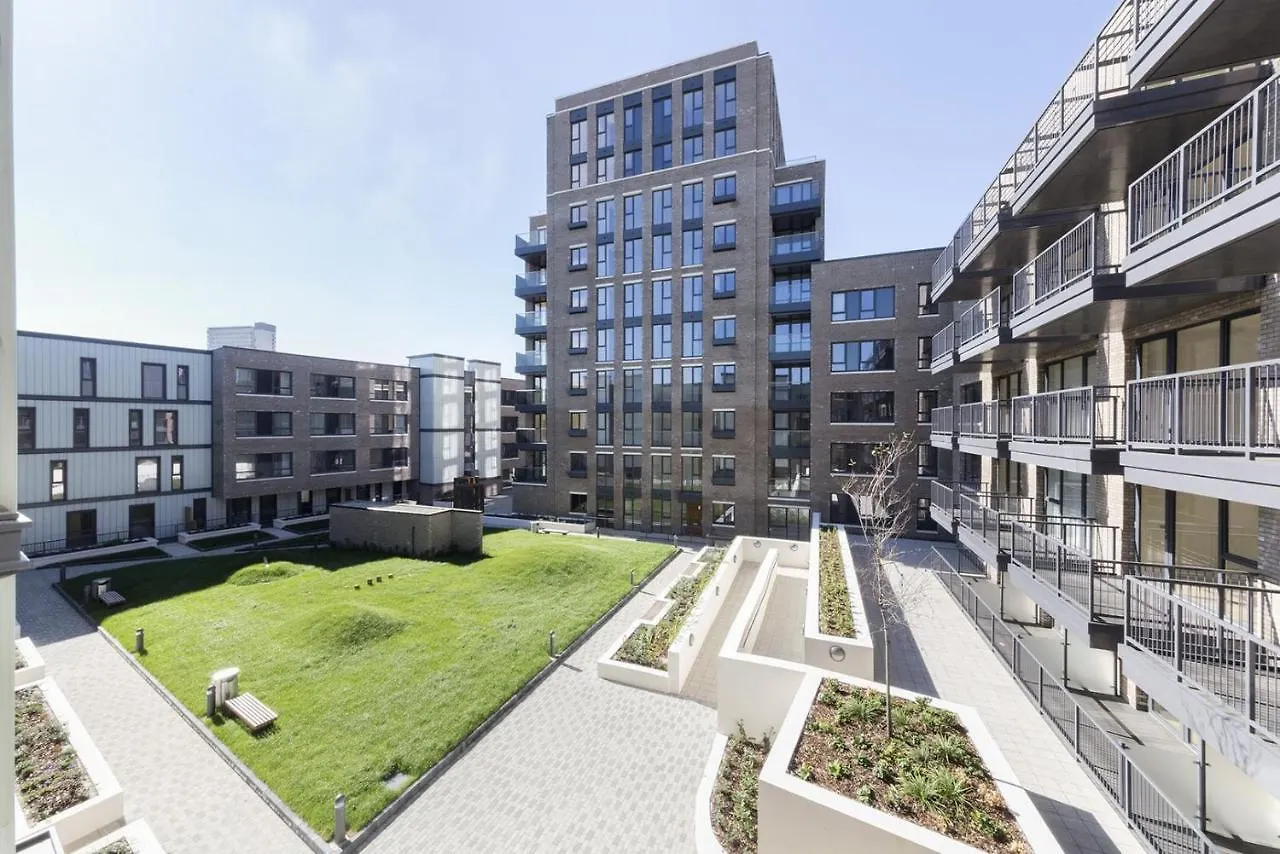 Stylish Family Sized 2 Bedroom Apartment London 0*,  United Kingdom